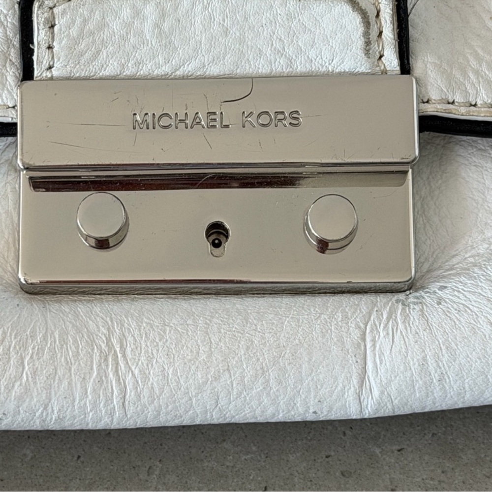 Michael Kors White Audrey Satchel Zip and slip interior pockets - Picture 2 of 13
